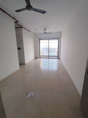 Room in 4 BHK Apartment at Kalpataru Immensa, Kolshet Road – for Rent