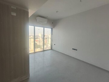 Room in 2 BHK Apartment at Rustomjee Paramount, Khar West – for Sale