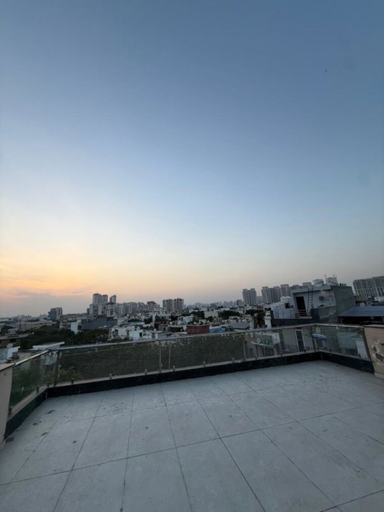 Balcony, suncity 2 Bedroom 950 Sq.Ft. Builder Floor In Suncity Gurgaon 10069666