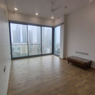 Room in 4 BHK Apartment at Prabhadevi – for Rent