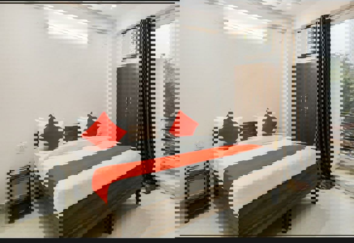 2 BHK 200 Sq.Yd. Apartment in Maharishi Dayanand CGHS