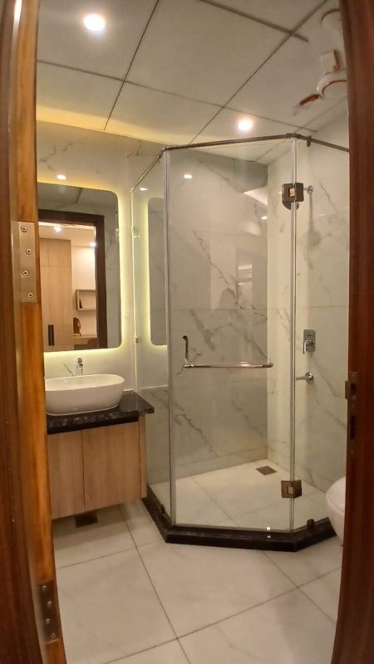 Bathroom, sector 71 3 Bedroom 1650 Sq.Ft. Builder Floor In Sector 71 Gurgaon 10069844