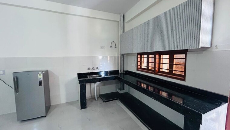 Kitchen, vasant-apartment-mayur-vihar 3 Bedroom 200 Sq.Yd. Apartment In Mayur Vihar 1 Delhi 10069858