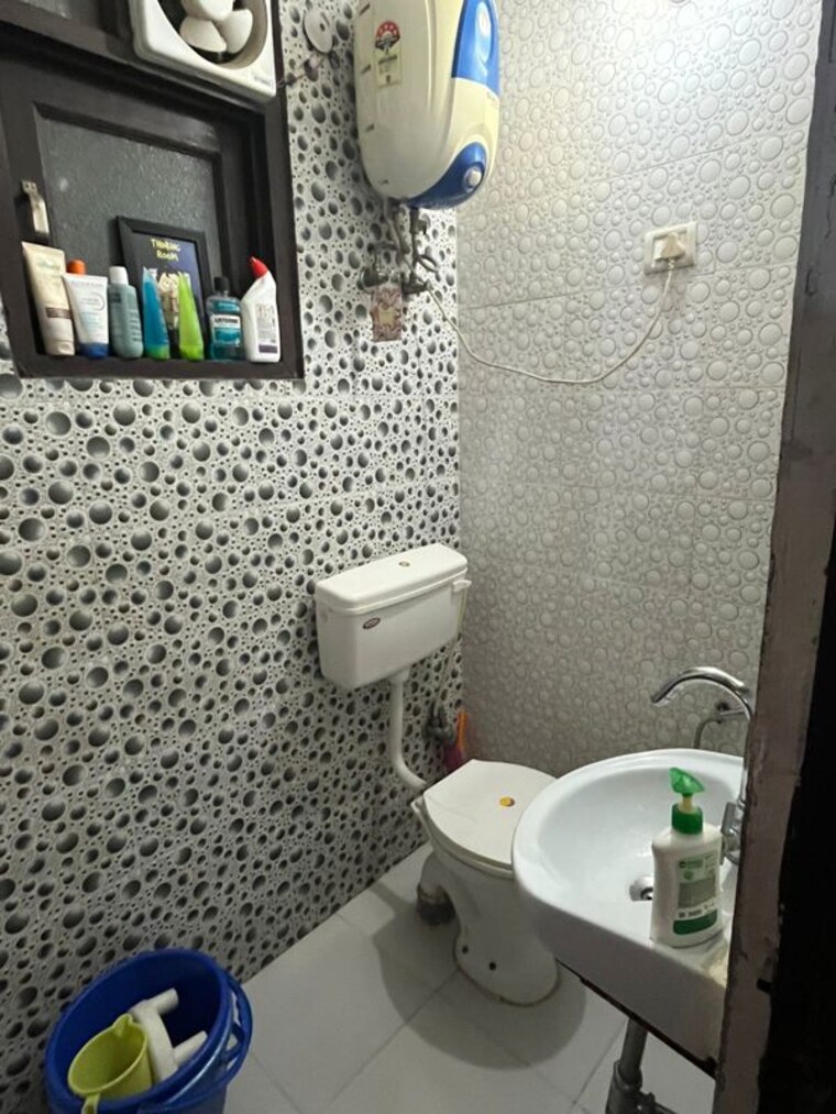 Bathroom, neb sarai 2 Bedroom 850 Sq.Ft. Builder Floor In Neb Sarai Delhi 10069889