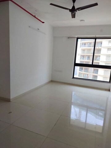 Room in 2 BHK Apartment at Sunteck Avenue 2, Goregaon West – for Rent