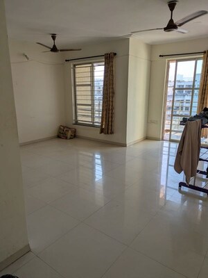 Room in 3 BHK Apartment at Comfort Zone, Balewadi – for Rent