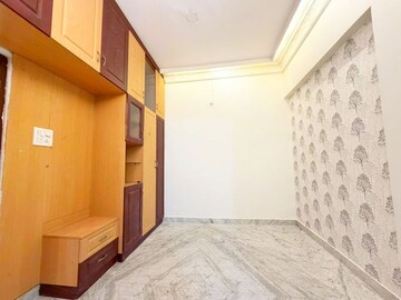 Room in 4 BHK Apartment at Banjara Hills – for Sale