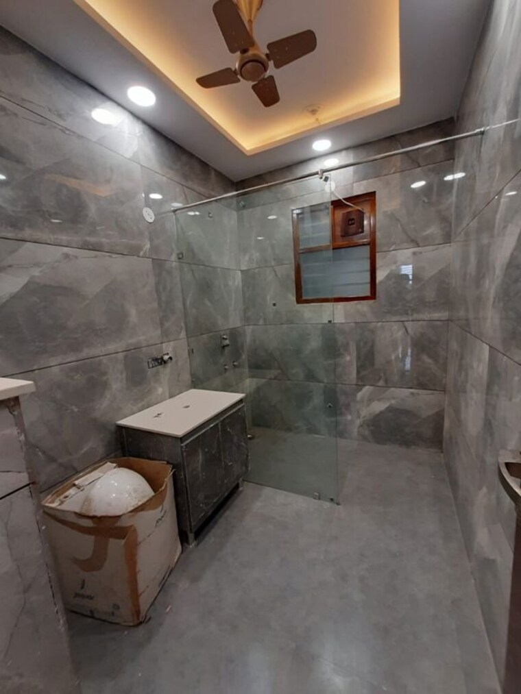 Bathroom, tdi-the-retreat 4 Bedroom 400 Sq.Yd. Builder Floor In Sector 89 Faridabad 10069906