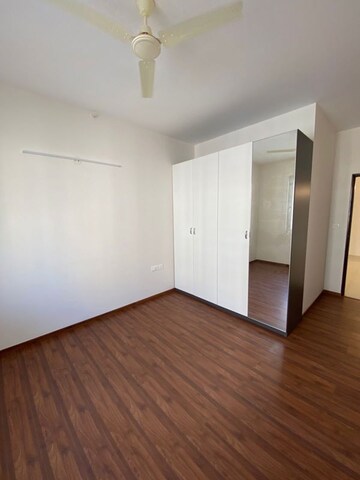 Room in 4 BHK Apartment at Adarsh Lakefront Phase 2, Marathahalli Orr – for Rent