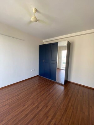 Room in 4 BHK Apartment at Adarsh Lakefront Phase 2, Marathahalli Orr – for Rent