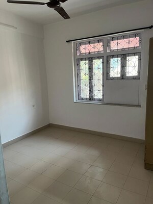 Room in 2 BHK Apartment at Shivaji Park – for Rent