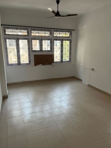 2 BHK Apartment For Rent in Shivaji Park