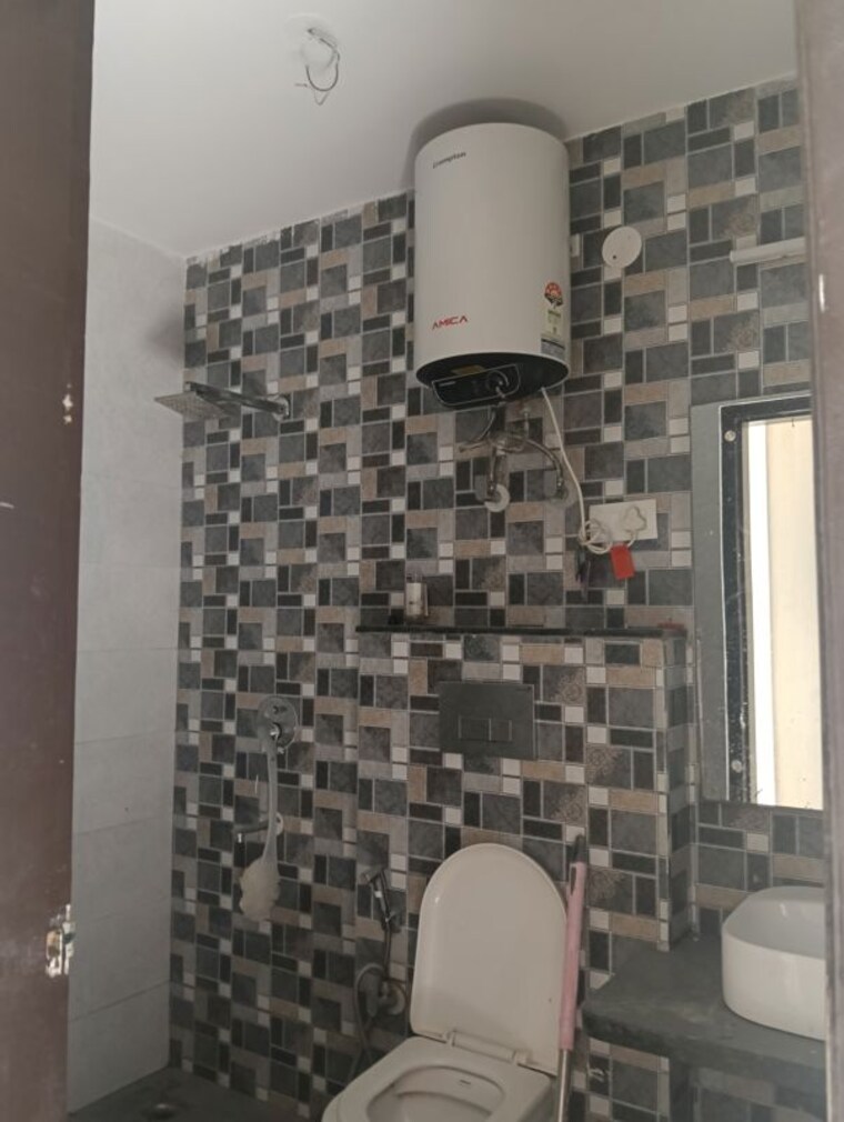 Bathroom, sector 14 3 Bedroom 1200 Sq.Ft. Builder Floor In Sector 14 Gurgaon 10069985
