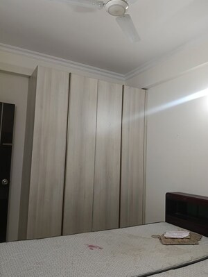 Room in 3 BHK Builder Floor at Sector 14 – for Rent