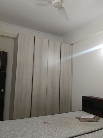 Room in 3 BHK Builder Floor at Sector 14 – for Rent