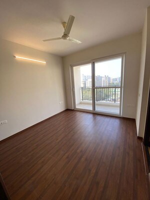 Room in 4 BHK Apartment at Adarsh Lakefront Phase 2, Marathahalli Orr – for Rent