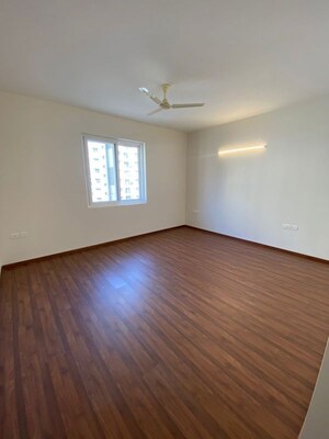 Room in 4 BHK Apartment at Adarsh Lakefront Phase 2, Marathahalli Orr – for Rent