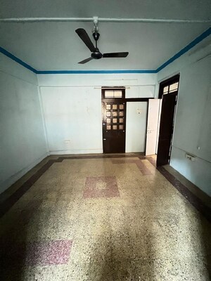 1 BHK Apartment For Rent in Khar West