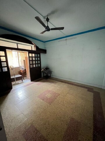Room in 1 BHK Apartment at Khar West – for Rent