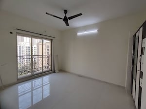 Room in 2 BHK Apartment at Rosa Oasis, Thane West – for Rent
