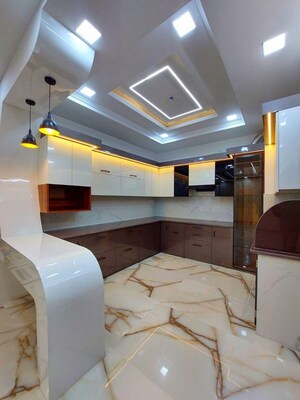 Team Area in 3 BHK Builder Floor at BPTP Parkland Pride, Sector 77 – for Sale