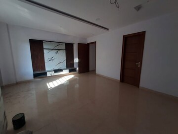 Room in 4 BHK Builder Floor at BPTP Parkland Pride, Sector 77 – for Sale