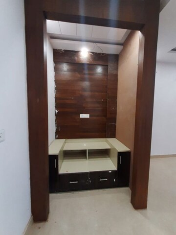 Furnished Amenities in 4 BHK Builder Floor at BPTP Parkland Pride, Sector 77 – for Sale