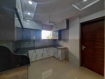 Kitchen in 4 BHK Builder Floor at BPTP Parkland Pride, Sector 77 – for Sale