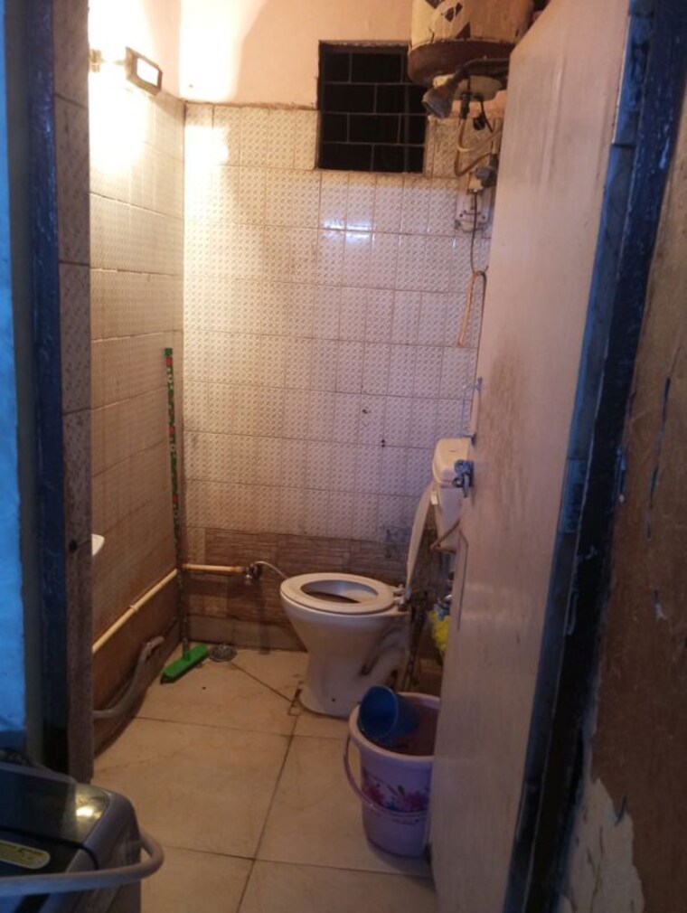 Bathroom, govindpuri 2 Bedroom 600 Sq.Ft. Builder Floor In Govindpuri Delhi 10070491