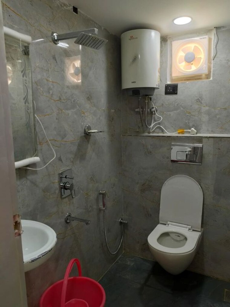 Bathroom, govindpuri 1 Bedroom 450 Sq.Ft. Builder Floor In Govindpuri Delhi 10070618