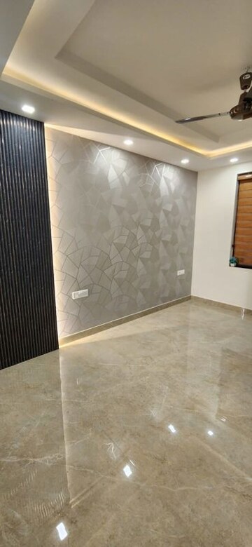 Room in 3 BHK Builder Floor at BPTP Parkland Pride, Sector 77 – for Sale