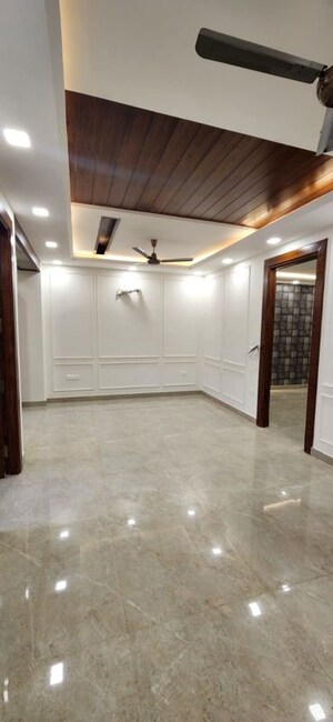 Bathroom in 3 BHK Builder Floor at BPTP Parkland Pride, Sector 77 – for Sale