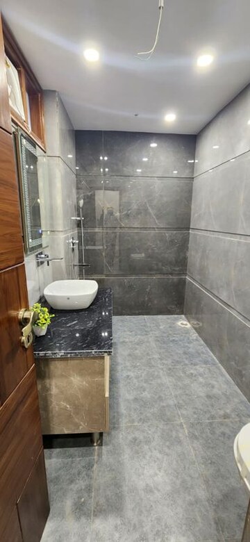 Kitchen in 3 BHK Builder Floor at BPTP Parkland Pride, Sector 77 – for Sale