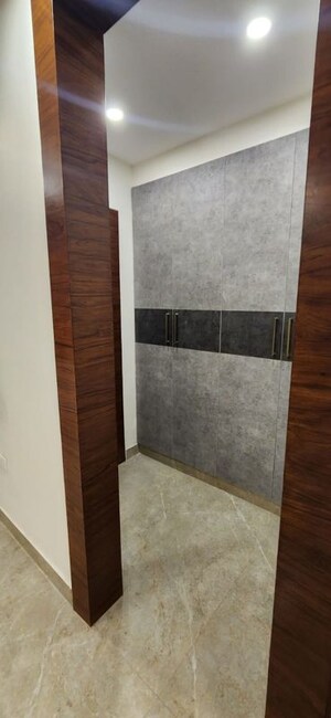 Furnished Amenities in 3 BHK Builder Floor at BPTP Parkland Pride, Sector 77 – for Sale