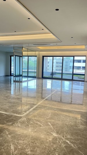 Room in 2 BHK Apartment at Mittal Nepean House, Malabar Hill – for Rent