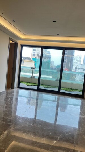 Room in 2 BHK Apartment at Mittal Nepean House, Malabar Hill – for Rent