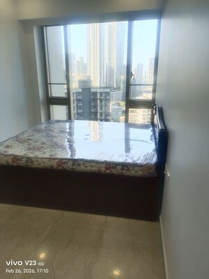 Room in 3.5 BHK Apartment at Maker Tower, Cuffe Parade – for Rent