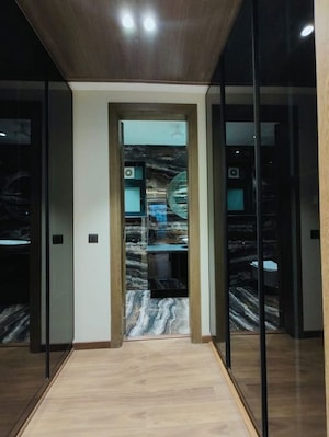 Building Lobby in 3 BHK Builder Floor at BPTP Parkland Pride, Sector 77 – for Sale