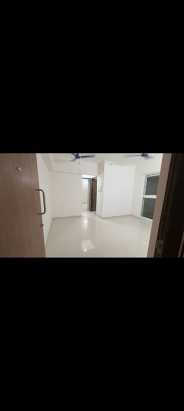 Room in 1 BHK Apartment at Lodha Amara Wing 40 And 41, Kolshet Road – for Rent