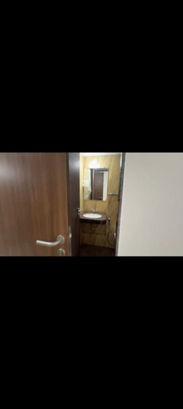 Room in 1 BHK Apartment at Lodha Amara Wing 40 And 41, Kolshet Road – for Rent
