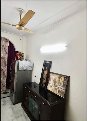 Furnished Amenities in 2 BHK Builder Floor at Lajpat Nagar – for Rent