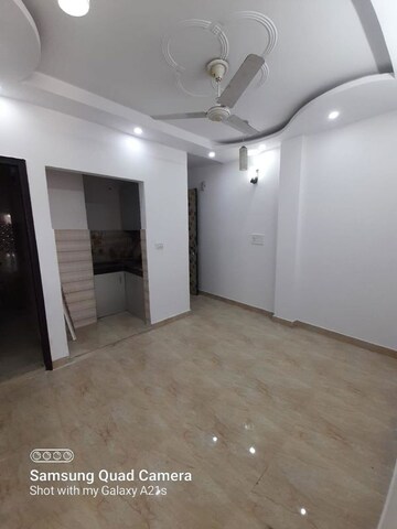 Room in 3 BHK Builder Floor at Govindpuri – for Rent