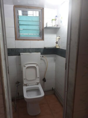 Bathroom in 1.5 BHK Apartment at Upper Worli – for Rent