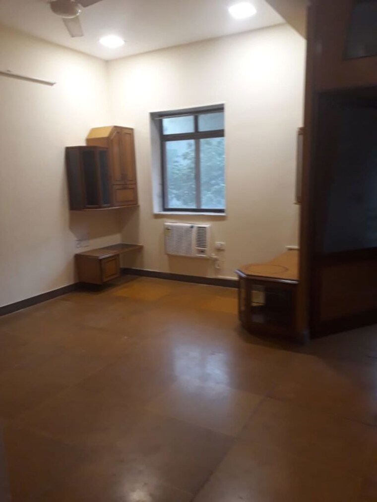 Room, upper worli 1.5 Bedroom 550 Sq.Ft. Apartment In Upper Worli Mumbai 10070656