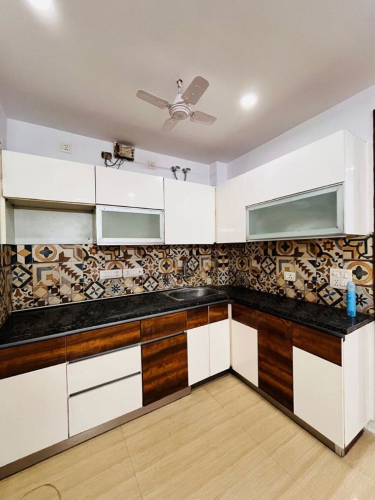 Kitchen, govindpuri 3 Bedroom 1050 Sq.Ft. Builder Floor In Govindpuri Delhi 10070664