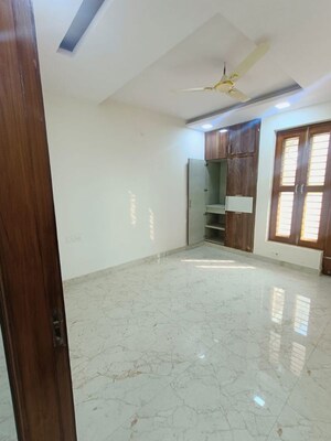 Room in 3 BHK Builder Floor at Fidato Honour Homes, Sector 89 – for Sale