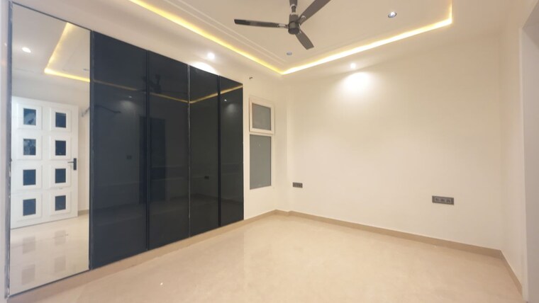 Room, tdi-the-retreat 4 Bedroom 300 Sq.Yd. Builder Floor In Sector 89 Faridabad 10070199
