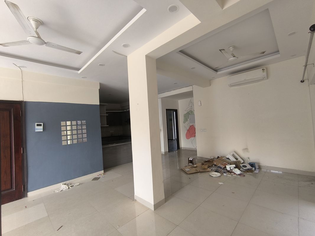 3 BHK + Servant Room,Extra Room Apartment For Rent in BPTP Amstoria