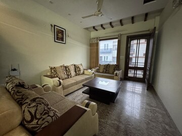 Living Room in 3 BHK Builder Floor at Sector 17 – for Rent