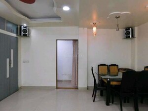 Room in 2 BHK Apartment at Swanashilp Apartment, Karve Nagar – for Rent